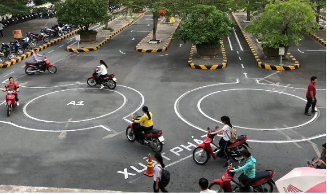 Thi bằng lái xe mô tô A1