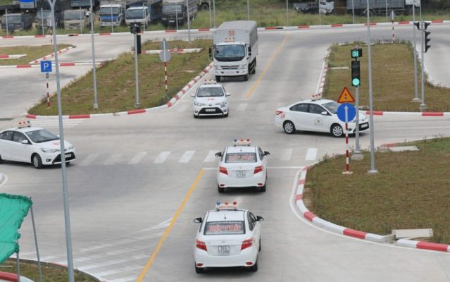 Thi sát hạch bằng lái xe ô tô Hạng B